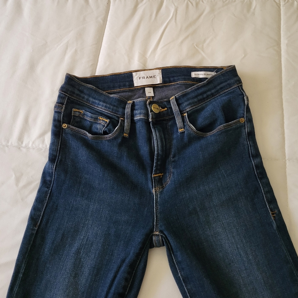 Frame Le Skinny De Jeanne Slit Rivet Raw-edge Jeans in Fayette - Picture 2 of 9